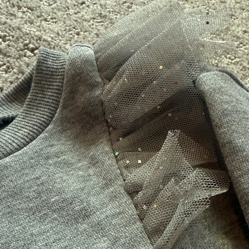 Carter's Ruffle Sweatshirt Grey Sparkle Size 2T Girls - Picture 3 of 9